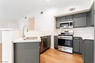 Photo #5: 2486380 Listing