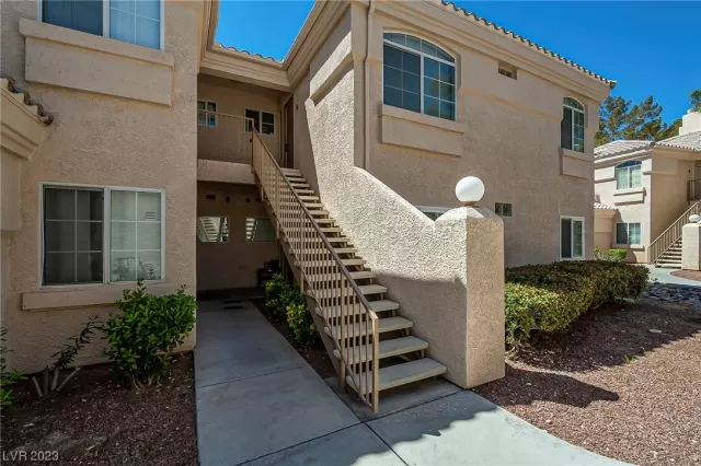 MLS: 2486389 Condo For Sale