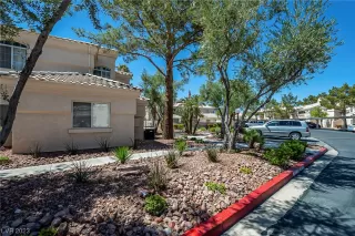 Photo #5: 2486389 Listing