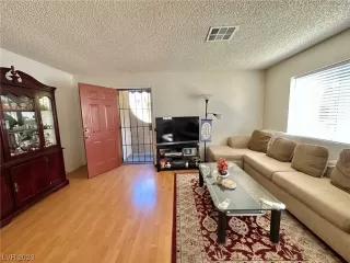 Photo #3: 2486401 Listing 