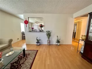 Photo #5: 2486401 Listing 
