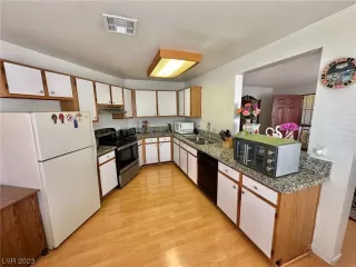 Photo #6: 2486401 Listing 