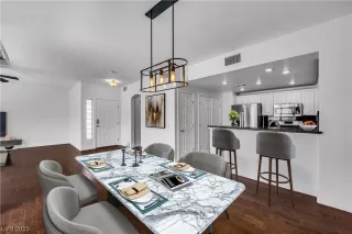 Photo #4: 2486426 Listing 