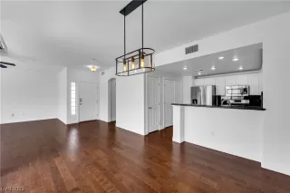 Photo #5: 2486426 Listing 