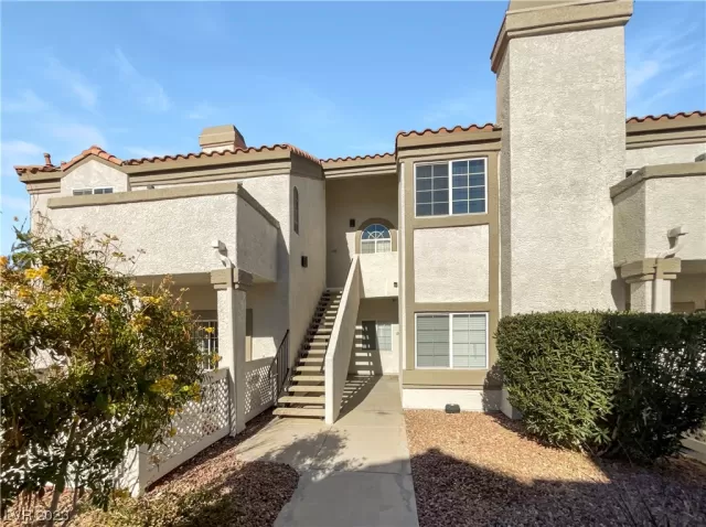 MLS: 2486431 Condo For Sale