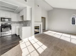 Photo #3: 2486431 Listing 