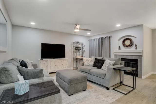 MLS: 2486433 Condo For Sale