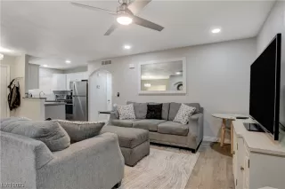 Photo #3: 2486433 Listing