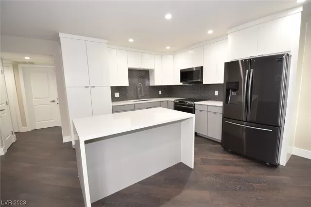 MLS: 2486448 Condo For Sale