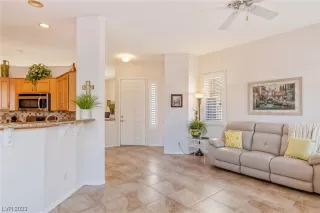 Photo #5: 2486457 Listing