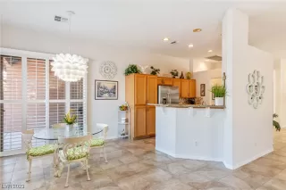 Photo #6: 2486457 Listing