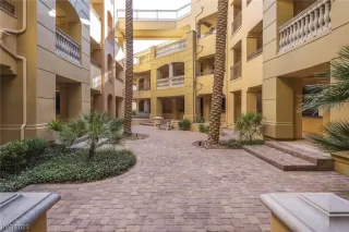 Photo #3: 2486471 Listing