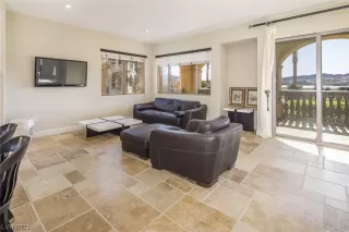 Photo #6: 2486471 Listing