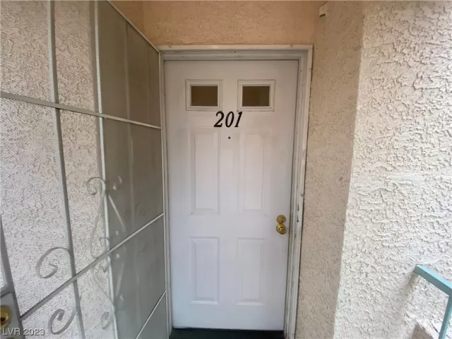 MLS: 2486475 Condo For Sale