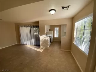Photo #4: 2486475 Listing