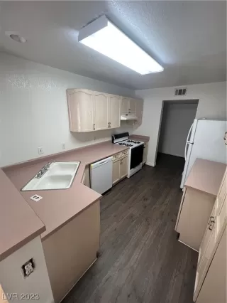 Photo #5: 2486509 Listing 