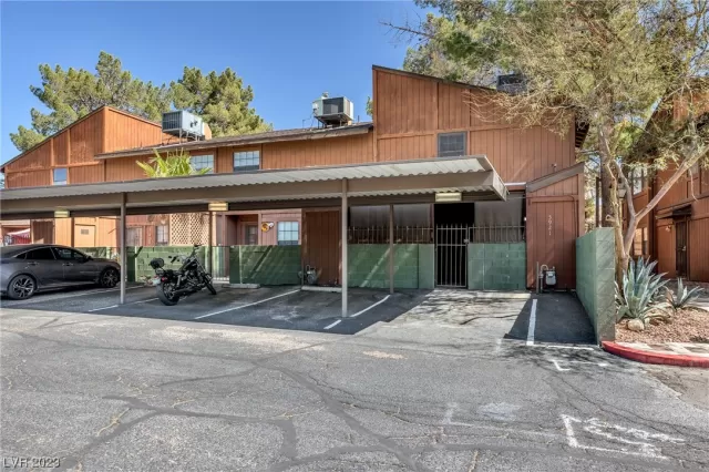 MLS: 2486512 Condo For Sale