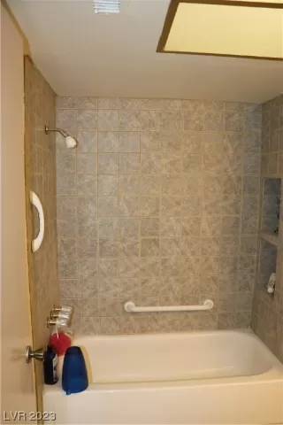 Photo #5: 2486539 Listing