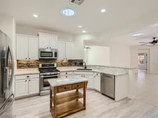 Photo #2: 2486564 Listing