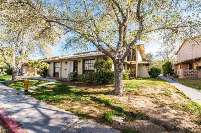 MLS: 2486598 Condo For Sale