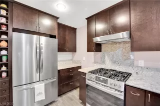 Photo #5: 2486603 Listing