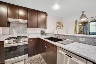 Photo #6: 2486603 Listing