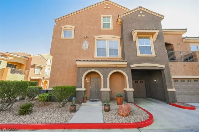 MLS: 2486631 Condo For Sale