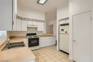 Photo #4: 2486638 Listing