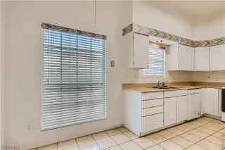 Photo #5: 2486638 Listing