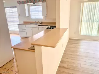 Photo #6: 2486638 Listing