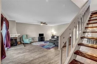 Photo #3: 2486659 Listing