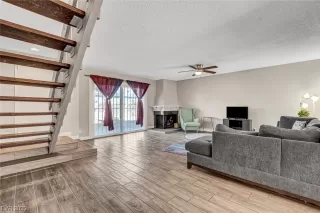 Photo #4: 2486659 Listing