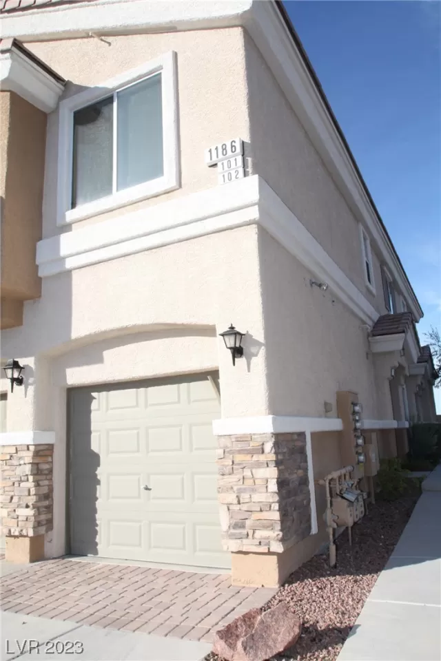 MLS: 2486688 Condo For Sale