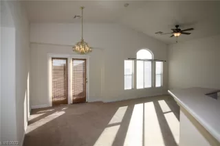 Photo #5: 2486688 Listing