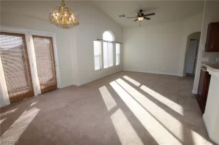 Photo #6: 2486688 Listing