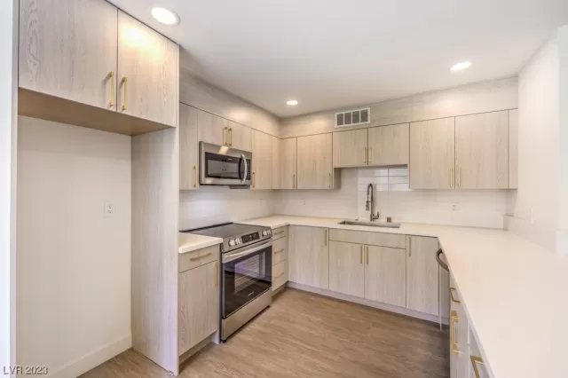 MLS: 2486703 Condo For Sale