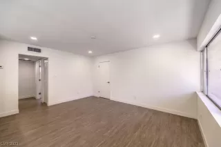 Photo #2: 2486703 Listing