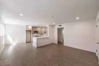 Photo #3: 2486703 Listing