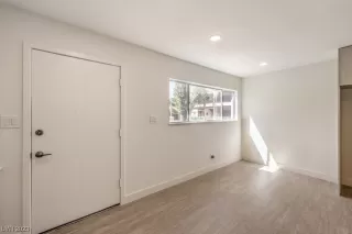 Photo #4: 2486703 Listing