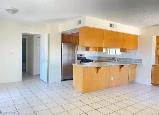 Photo #3: 2486706 Listing