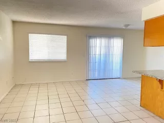 Photo #4: 2486706 Listing