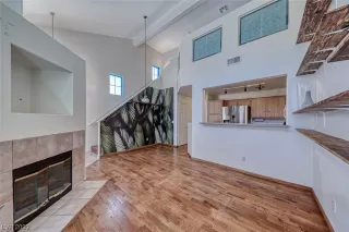 Photo #5: 2486723 Listing