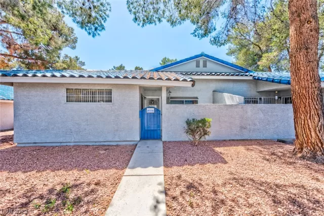 MLS: 2486724 Condo For Sale