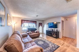 Photo #3: 2486724 Listing