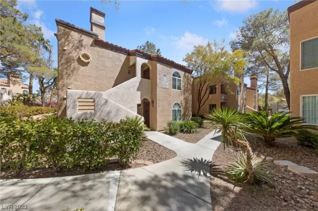 MLS: 2486726 Condo For Sale