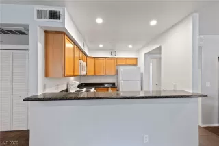 Photo #5: 2486726 Listing 