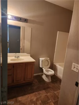 Photo #5: 2486764 Listing