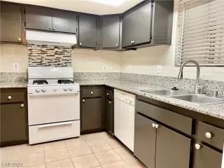 Photo #3: 2486785 Listing 