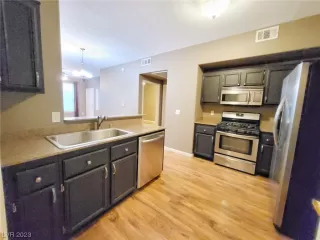 Photo #2: 2486812 Listing 