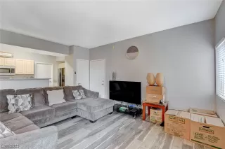 Photo #2: 2486817 Listing